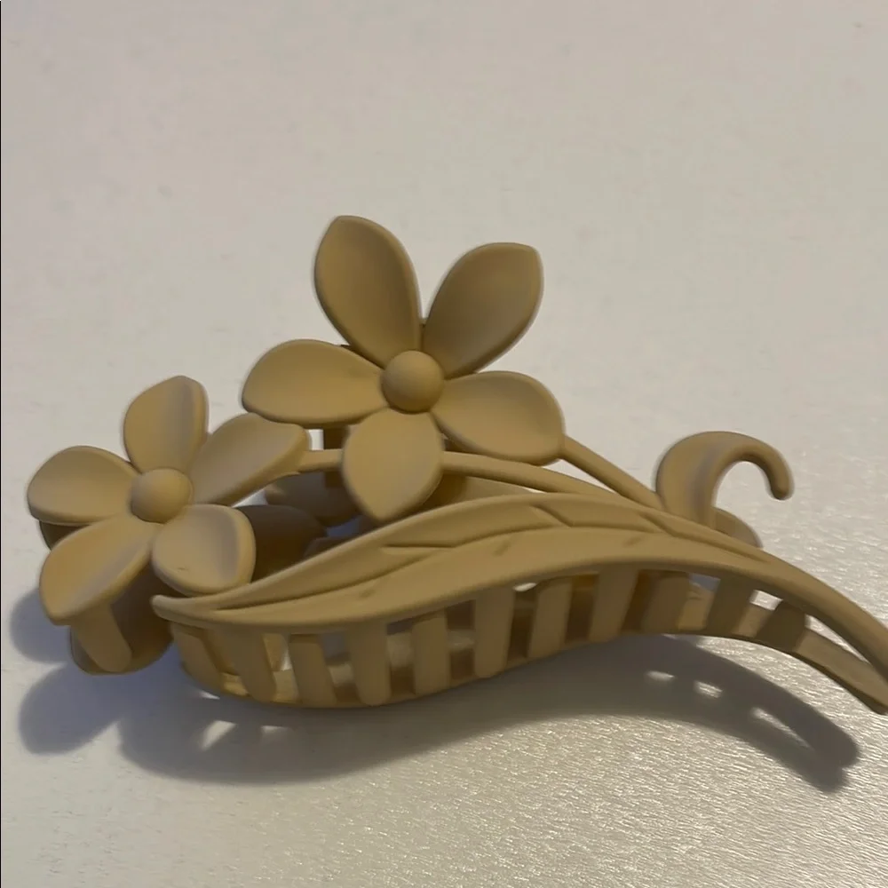 #025. Floral Tan Hair Clip